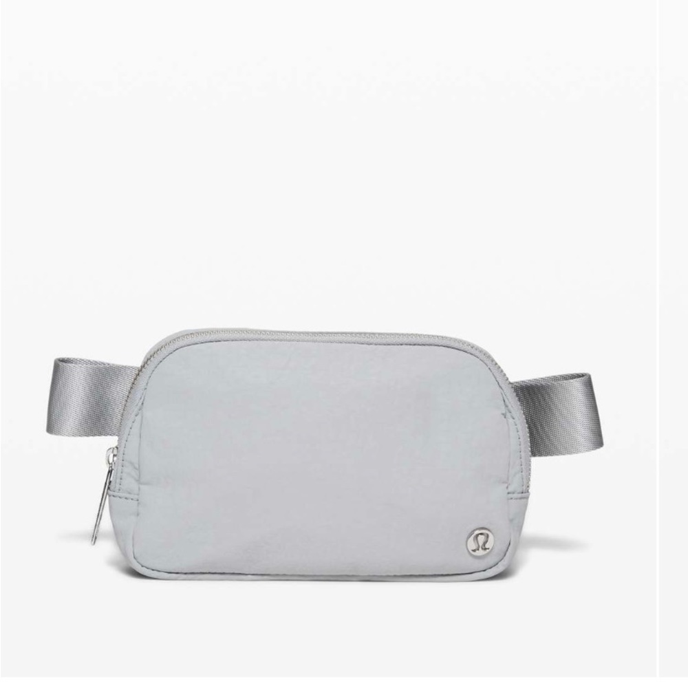 Lululemon Everywhere Belt Bag EUC OG Silver Drop